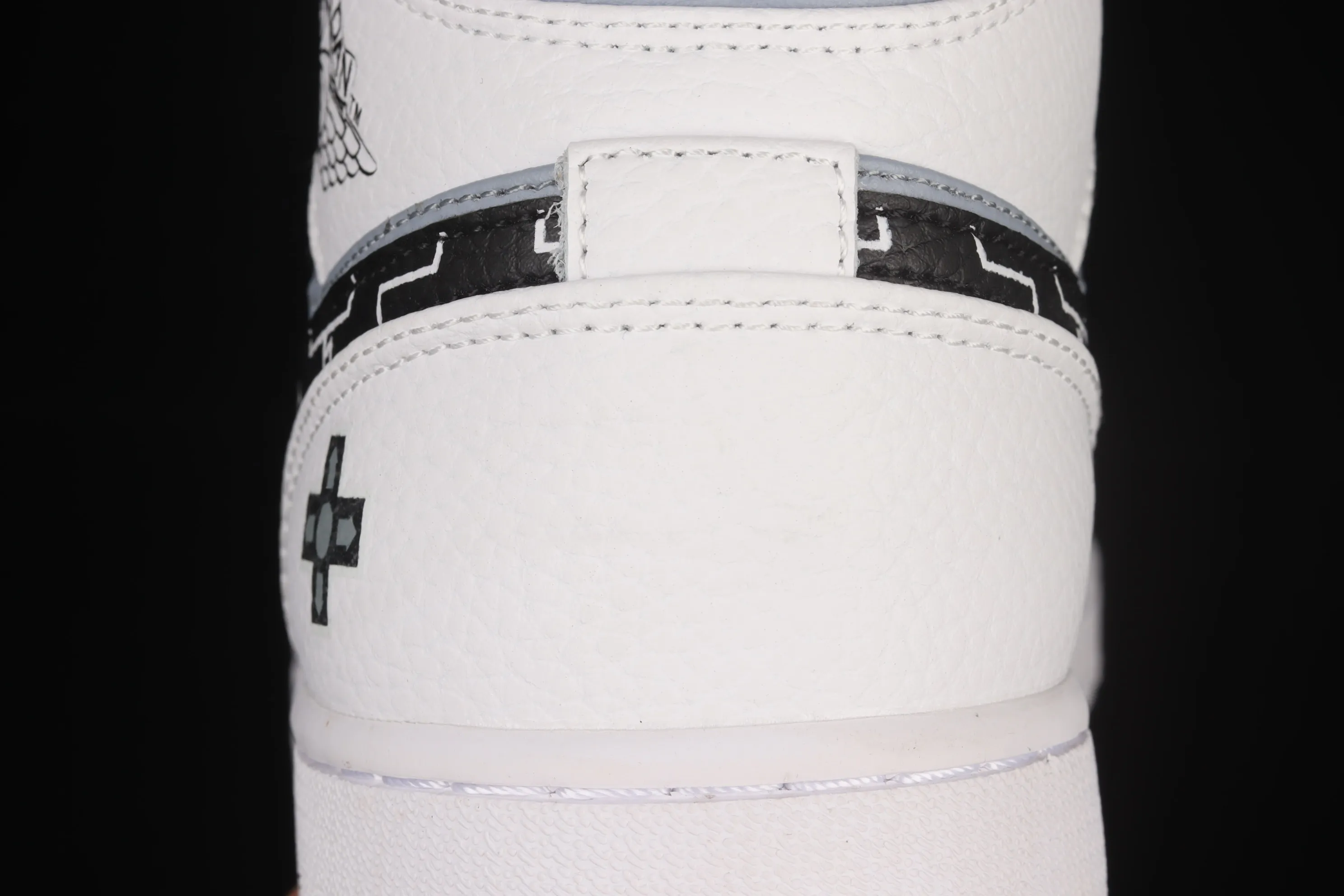 All categories Air Jordan Jordan series basketball shoes Air Jordan 1 Mid Air Jordan 1 Mid AJ1 Joe 1 black and white gray video game graffiti customized Chinese basketball shoes 554724-130